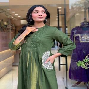 Conjunto de Traje de Cuello Redondo de Algodón Puro VASTRA COTTAGE, Hecho a Mano, con Pantalón y Dupatta, Diseño Estampado Buti, Ropa Étnica de Diseñador para Mujer - Product Image 2