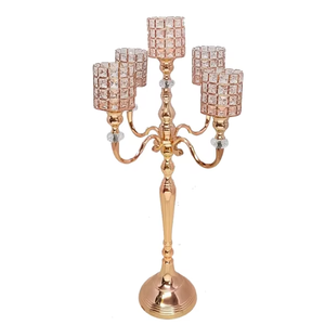 Elegante candelabro de cristal de metal con tubo londinense de 5 brazos para el hogar, bodas, celebraciones de Pascua y otras ocasiones - Product Image 1