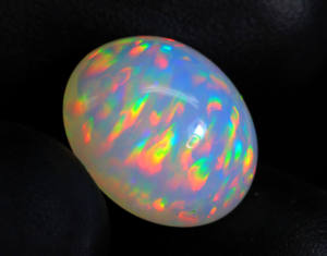 Piedra preciosa de cabujón de forma ovalada de ópalo etíope genuino-Gemas de ópalo de base blanca de fuego de galaxia Welo-Piedra suelta brillante suave para ella - Product Image 1