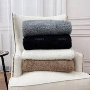 Soft New Design Custom Jacquard Flower Warm Fleece Sherpa Bonded <b>Throw</b> <b>Blanket</b> for Decoration Manufacturer in India - Product Image 6