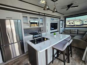 Ventes de liquidation 2024 : Remorque de voyage CrossRoads RV Hampton 395BAM à vendre – Prix de gros pour toutes vos aventures - Product Image 2