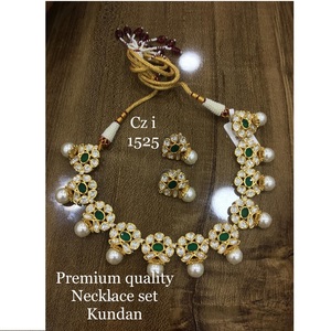 Collier Kundan de style temple élégant le plus vendu fait à la main et plaqué or pour les acheteurs de qualité supérieure disponibles au meilleur prix - Product Image 1