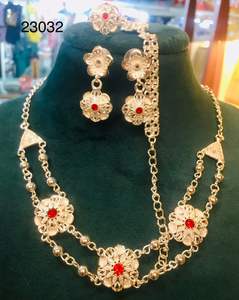 Ensemble de bijoux ethniques indiens de luxe en argent plaqué filigrané, collier floral et boucles d'oreilles pendantes avec strass rouges, modèle n° 23032 - Product Image 1