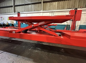 Lève-voiture électrique hydraulique à quatre colonnes économique à double cylindre de 4000 kg 220v 4 tonnes pour équipement automobile - Product Image 3