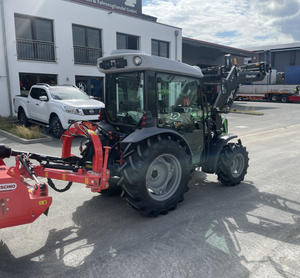 Tractor Agrícola de 180HP con Tracción en las 4 Ruedas, Transmisión por Engranajes, Cargador Frontal y Desbrozadora para Trabajo en Campo - Product Image 4