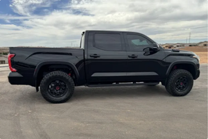 PRÊT À CONDUIRE - VÉHICULE D'OCCASION À VOLANT À GAUCHE |   2023 TOYYOTAASS TUNDRRAASS TRD PRRRO - Product Image 3