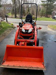 Tractor Diésel Subcompacto Kubota BX2380 de 23 HP con Tracción en las 4 Ruedas y Cargador |   Tractor Utilitario Compacto Kubota BX2380 4x4 para Jardín y Granja - Product Image 4