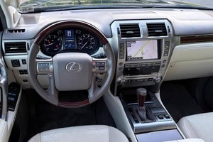 Lexus GX 460 V8 2014 d'occasion en parfait état, différentiel central à blocage automatique, 4x4, idéal pour l'aventure - Product Image 4
