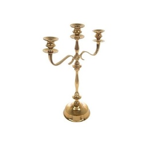 Candélabre classique en métal avec un design élégant à plusieurs bras, parfait pour les centres de table et la décoration intérieure - Product Image 1