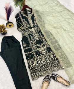 Broderie de travail Kurta Set avec fond et Dupatta Idéal pour la fête et le look traditionnel - Product Image 3