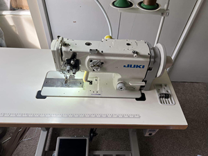 Máquina de coser de una aguja con arrastre superior Juki LU-1510N para bricolaje, mango de plástico, construcción de acero (OEM incluye mesa, motor y soporte) - Product Image 2