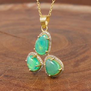 Collier pendentif en opale verte à trois pierres certifié IGI, argent sterling 925 plaqué or, zircon fait à la main, cadeau de mariage d'octobre pour elle - Product Image 6