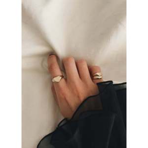 Bold Heart Signet <b>Ring</b> Trendy 18K Gold and Rose-Gold Plated Casual Style with Invisible Setting Inlay Perfect Gift - Product Image 3