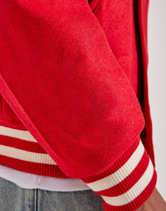 Vestes universitaires sans col personnalisées pour hommes et femmes, en laine/polyester, manches en cuir, tenue décontractée et athlétique, logo frontal, 2025 - Product Image 3