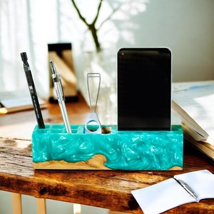 Porte-stylo en résine et bois écologique, décoration artisanale élégante et objet de collection - Product Image 5