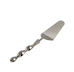 Ensemble de serveurs de gâteaux en métal nickelé fait à la main avec poignée en forme de tête de cheval - Product Image 3