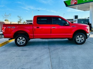 Ford F150 Super Crew Platinum 2015 d'occasion, pick-up, conduite à gauche, intérieur foncé, sièges en cuir, vente flash, livraison gratuite - Product Image 4