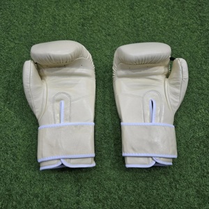 Gants de boxe en cuir de qualité supérieure les plus vendus avec poignées pour la pratique des arts martiaux - Product Image 2