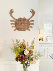 Décoration murale en herbe de mer naturelle tissée à la main avec une texture entrelacée dense et une forme arrondie pour un style côtier rustique tropical et naturel - Product Image 4