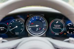 Porsche 911 Targa 4 2024, Motor de 6 Cilindros en Línea con Doble Turbo, Tracción en las Cuatro Ruedas, Paquete Premium y Sport Chrono - Product Image 3