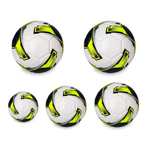 Ballon d'entraînement de football de meilleure qualité avec logo personnalisé fait à la main en cuir véritable nouveau style de football avec technique thermoscellée en vente - Product Image 3