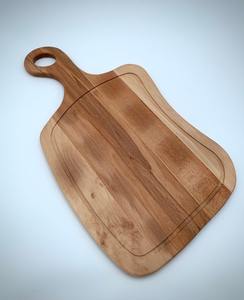 Planche à découper en bois classique pour la cuisine traditionnelle Planche à découper en bois avec un poids équilibré pour la stabilité - Product Image 1