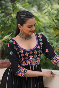 Navratri Special Roman avec fabricant et fournisseur de robe de broderie de fil de Surat au prix de gros - Product Image 3