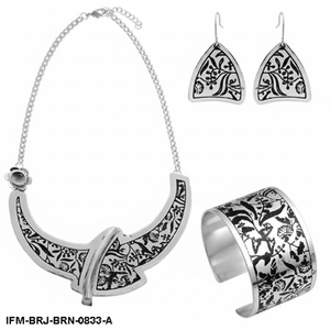 Ensemble de bijoux en laiton plaqué argent : collier, boucles d'oreilles et bracelet manchette gravés de motifs floraux en forme de croissant pour femme - Product Image 1