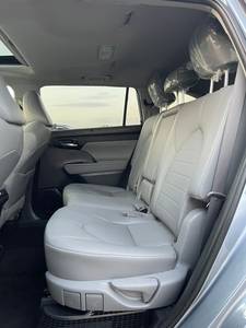 Toyota Highlander XLE Hybrid SUV 2.5L del 2021 usata, fari a LED, 5 posti, climatizzatore automatico, guida a sinistra |   Pronto per l'esportazione - Product Image 4