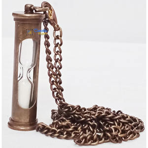 Collar de llavero con colgante de temporizador de arena de latón náutico con llavero de temporizador de arena de diseño clásico - Product Image 3