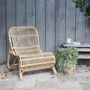 Chaise en rotin durable magnifiquement conçue pour une utilisation extérieure et intérieure dans les ensembles de jardin - Product Image 2