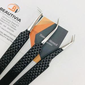 คีมคีบขนตาแบบเส้นใยเกรดสำหรับการผ่าตัดออกแบบโลโก้ได้อย่างมืออาชีพด้ามจับที่สมบูรณ์แบบทำจากสเตนเลสเคลือบสีดำทนทาน - Product Image 4