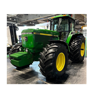 Tractor duradero John Deer 4066R construido para operaciones agrícolas pesadas, paisajismo y limpieza de tierras - Product Image 5