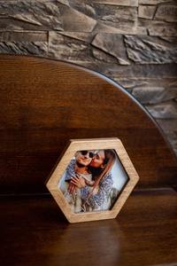 Cadre photo moderne en bois au design antique avec finition marron pour une décoration élégante de la maison pendant le Ramadan Diwali Prix de gros - Product Image 4