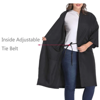 Vente flash - Robes de salon antistatiques confortables pour femmes, logo personnalisé, noir, polyester imperméable, kimono de coiffure Saaqaans