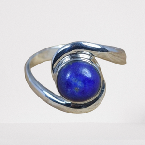 Pierre précieuse d'excellente qualité de forme ronde Bague Lapis Lazuli Bague en argent sterling 925 Bague faite à la main Design classique pour femmes Bagues - Product Image 1