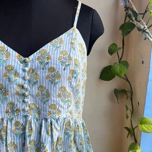 Robe en coton indien fait à la main pour femmes Design sans manches à la mode respirant et personnalisé pour les fêtes de club ou les cadeaux de mariée - Product Image 1