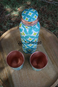 Botella de cobre hecha a mano de uso diario de Tradebyd Ayurvedic Wellness Botella de agua con estilo duradero y durabilidad - Product Image 2