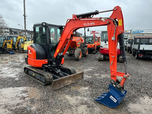 Mini-excavatrice Kubota KX037-4, excavatrice compacte sur chenilles avec godet pour la construction, l'agriculture et l'aménagement paysager - Product Image 2
