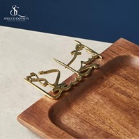 Plateau de service en bois de calligraphie arabe avec poignées en métal Plateau cadeau islamique de luxe pour le café, les dates et la décoration intérieure OEM ODM personnalisé