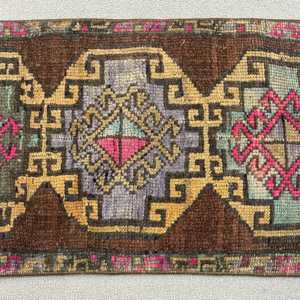 Vintage Small Rug 1.4x2.8 ft, <b>Brown</b> Pink Bordered Rug <b>Wool</b> - Product Image 3