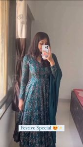 Traje Anarkali de último diseñador de Fab Zone Faux Georgette con hilo de secuencia Trabajo Ropa india y pakistaní - Product Image 3