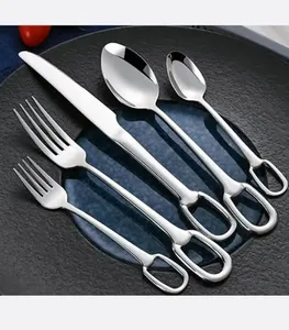 Ensemble de couverts 5 pièces uniques faits à la main avec design en forme de bêche couleur or et argenterie bien polie miroir pour les fêtes - Product Image 4