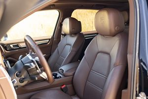 ใช้2023พริกป่นรุ่นแพลทินัม V6เทอร์โบ AWD สีแสงจันทร์สีฟ้าเมทัลลิกไม่มีการปรับเปลี่ยน - Product Image 3