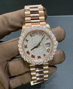 Reloj Moissanite Daydate de Acero Inoxidable en Oro Rosa de 40 mm con Cierre de Brazalete y Resistencia al Agua de 10 Bares - Product Image 2