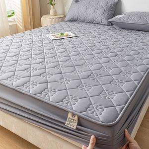 Fábrica al por mayor lujosamente transpirable suave cama sábana acolchada impermeable Funda de colchón protector cama Funda de colchón - Product Image 1