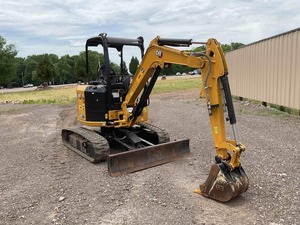 รถขุดขนาดเล็ก CAT 302.7CR มีความเสถียรยอดเยี่ยม ใช้งานง่าย ควบคุมได้อย่างแม่นยำ เหมาะสำหรับงานก่อสร้างและจัดสวน - Product Image 3