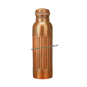 Bouteille d'eau en cuivre pur de qualité supérieure au design martelé grand récipient en cuivre pur ayurvédique noir antique au meilleur prix - Product Image 3