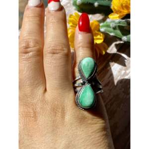 Anillo de Acero Inoxidable Chapado en Oro Rosa de 18K con Turquesa Sonora Dorada de Tim Smith, Talla 7.25, Engaste de Bisel, Incrustación, Regalo Perfecto - Product Image 2