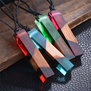 Collier à pendentif en résine, bijoux en bois de résine Collier en bois et pendentif en résine fait à la main Meilleur cadeau pour l'anniversaire de votre amour - Product Image 1